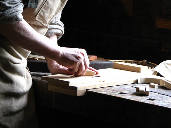 Nuestra <strong>carpintería de madera en  Paymogo</strong> es una empresa de <strong>herencia familiar</strong>, por lo que  contamos con gran <strong>experiencia </strong>en la profesión.